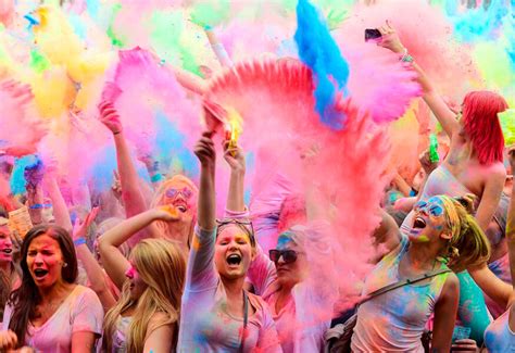  Il Rainbow Festival di Iman: Un tripudio di colori e controversie? 